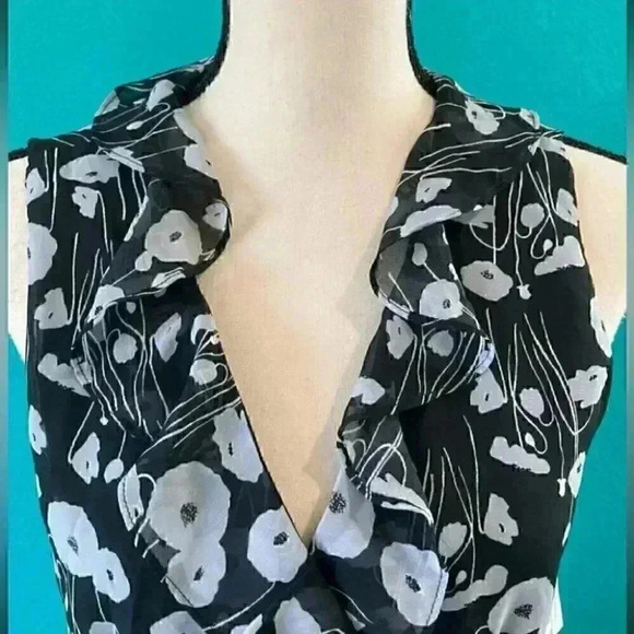 New with tags Bar III maxi wrapped dress in size 10 - Picture 3 of 6